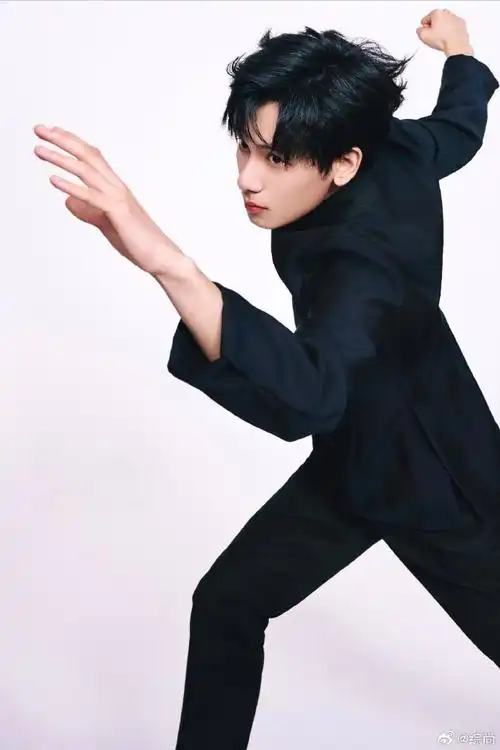 两个胡先煦打起来了##胡先煦 和自己交手