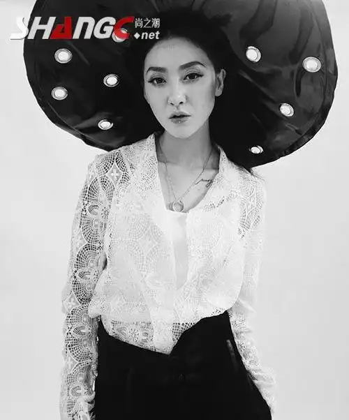 2016超级女声王金金浓妆艳抹竟为保护自己 驻唱没人敢惹