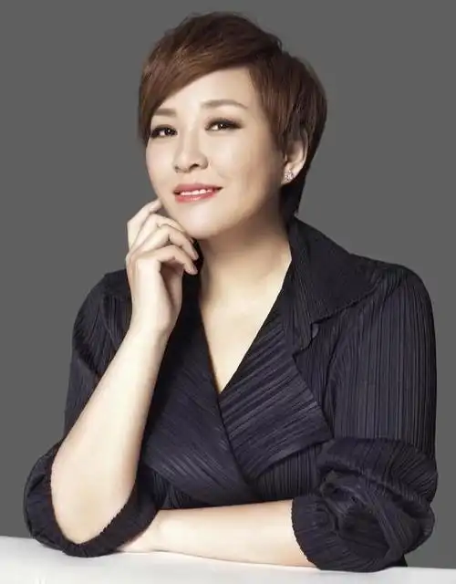 是这么奇妙,在她开始为了婚事发愁的时候,她命中注定的另一半也出现了