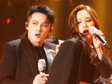 《天赐的声音》纯享:王霏霏檀健次《处处吻》唱跳偶像燃爆舞台