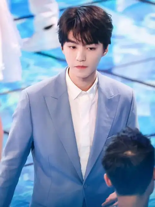 王俊凯青春无畏  #宝藏男孩王俊凯  #王俊凯  #蓝色系   #西装  #好