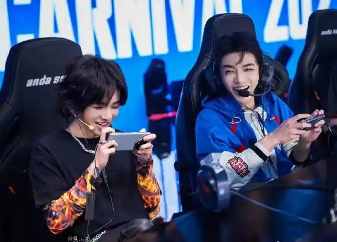 华晨宇新节目真人版百人吃鸡#华晨宇集结100个人参加新节目,面对这么