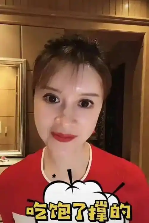 金巧巧被网友怼眼睛瞪得吓人,脸颊饱满却一点不自然,像是假脸!