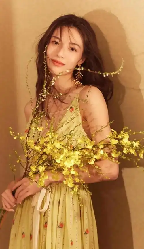 美女壁纸-第1916期-钟楚曦