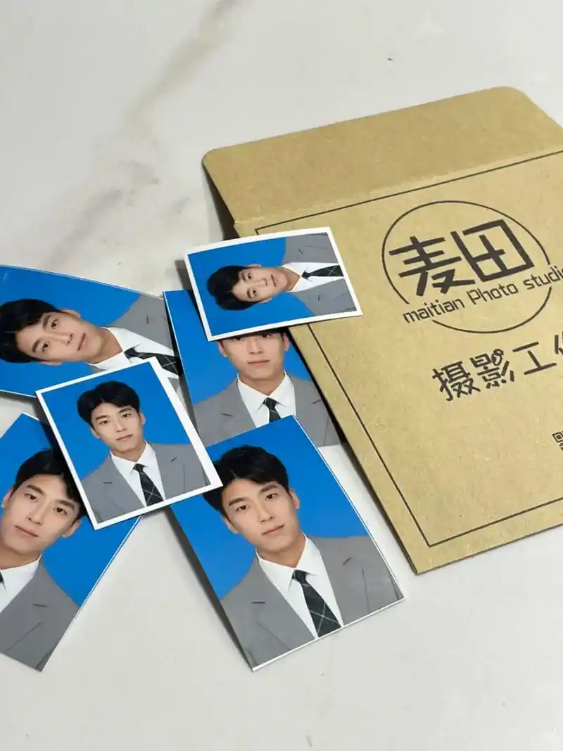 总得给自己来一张帅气的证件照吧.