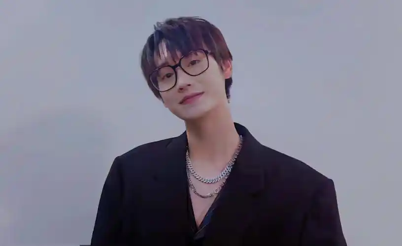 谁把这呆比眼镜戴这么帅ak刘彰