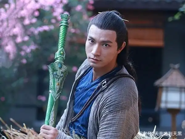 难怪《花千骨》中的"朔风"看着眼熟,原来是《镇魂》中的他!