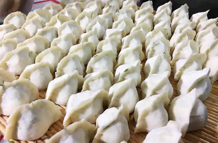 立秋后吃饺子,韭黄鸡蛋里加上小茴香,别有一番风味,太香了_一个人