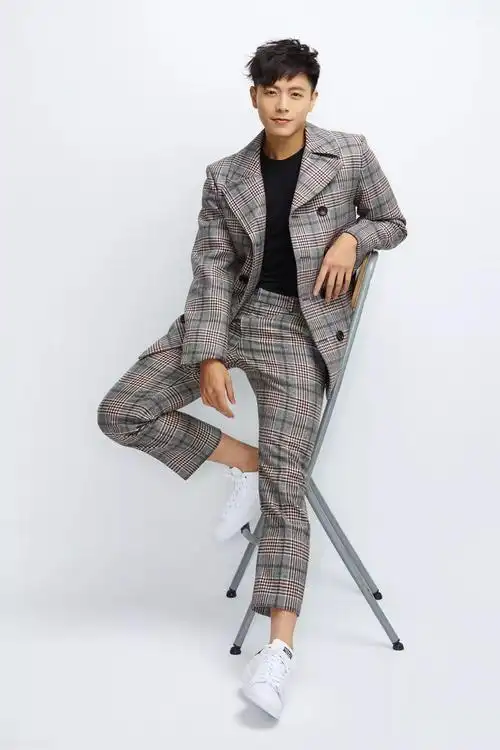 如果你还没有听过韦礼安的歌,那就去「而立」巡回演唱会吧!