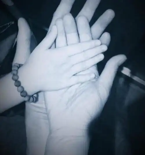 超有爱刘德华一家三口牵手照曝光