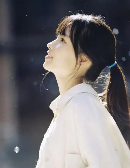 少女人像摄影:静静凝视你的侧脸!