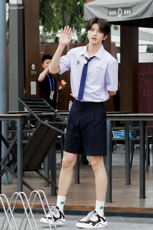 夏天就是要清凉露腿  #蔡徐坤小香风