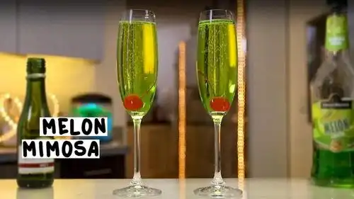 蜜瓜含羞草鸡尾酒melon mimosa,看一眼就能学会的香槟鸡尾酒