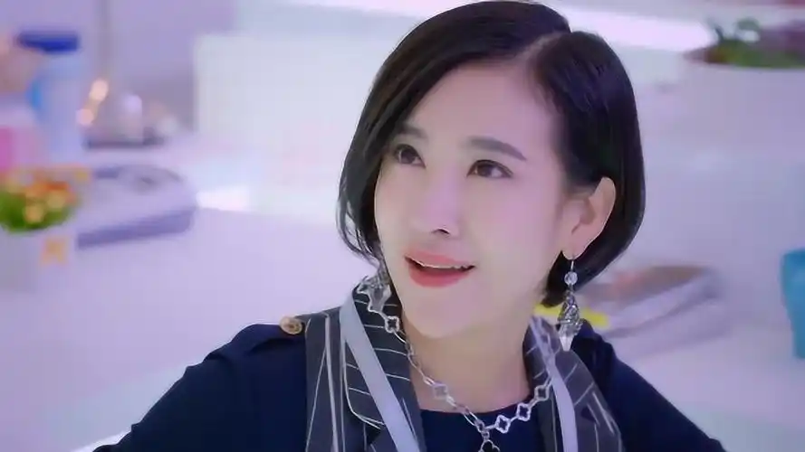 克拉恋人米朵好心请教公司前辈却被前辈这样说米朵太善良了