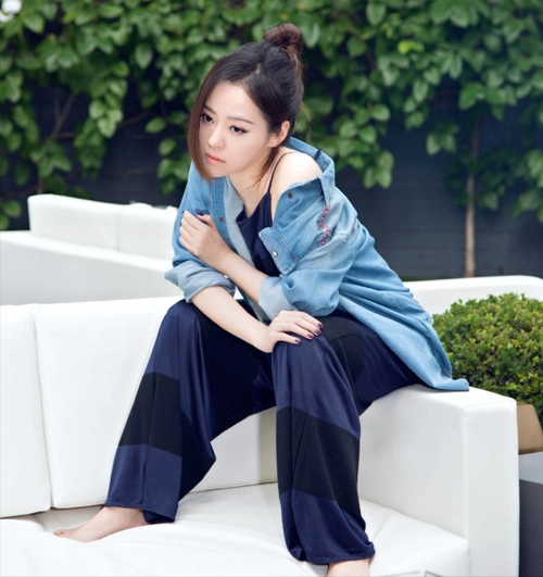 张靓颖:被前夫控制15年,骗光6亿家产,离婚后过得如何?_腾讯新闻