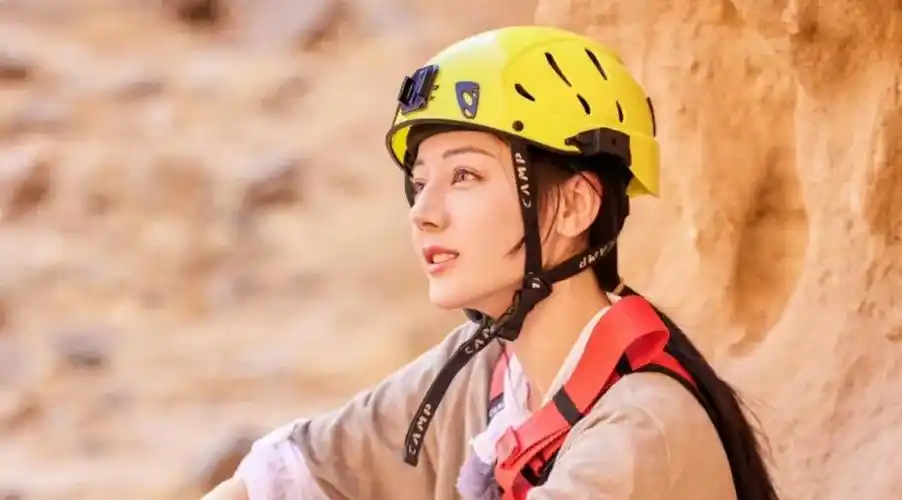 说说综艺丨花儿与少年丝路季迪丽热巴i人音乐节尴尬站桩性格内向不