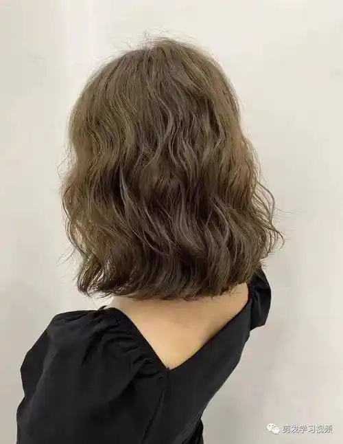 2022锁骨发这样烫超级减龄好看又时尚