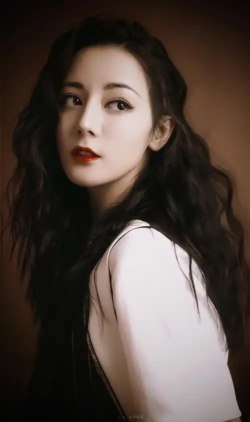 迪丽热巴迪奥代言