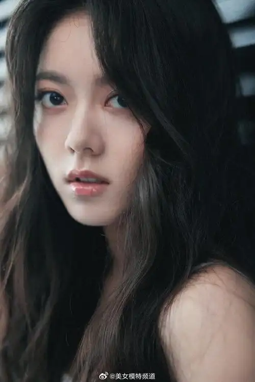 赵今麦抹胸流苏裙精致贵气海藻长发笑容清甜治愈十足