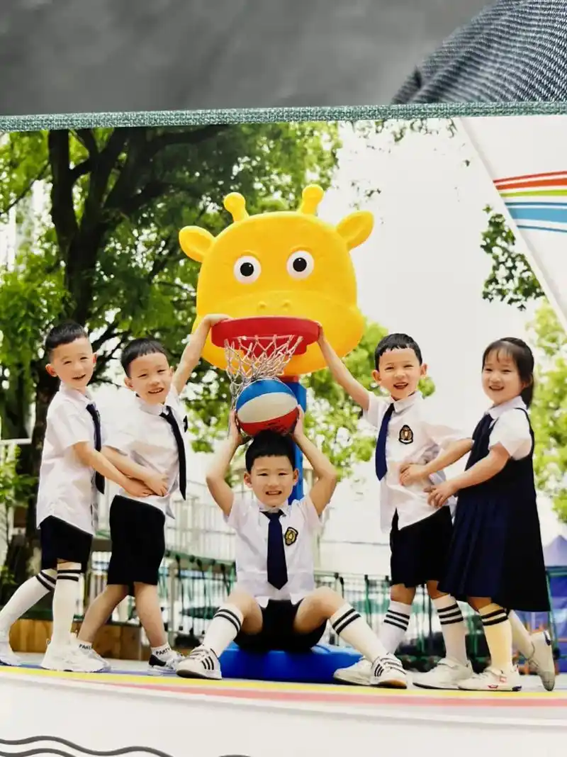 我们毕业啦#幼儿园毕业 #每一张照片都是满满的回忆 - 抖音