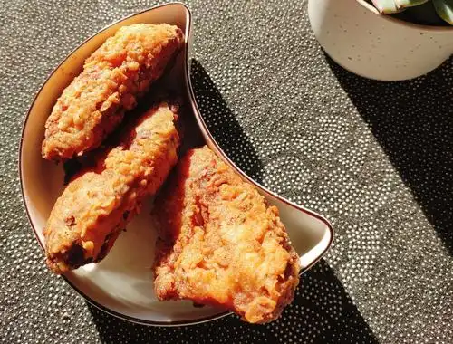 咬一口就爱不释手的酥脆炸翅