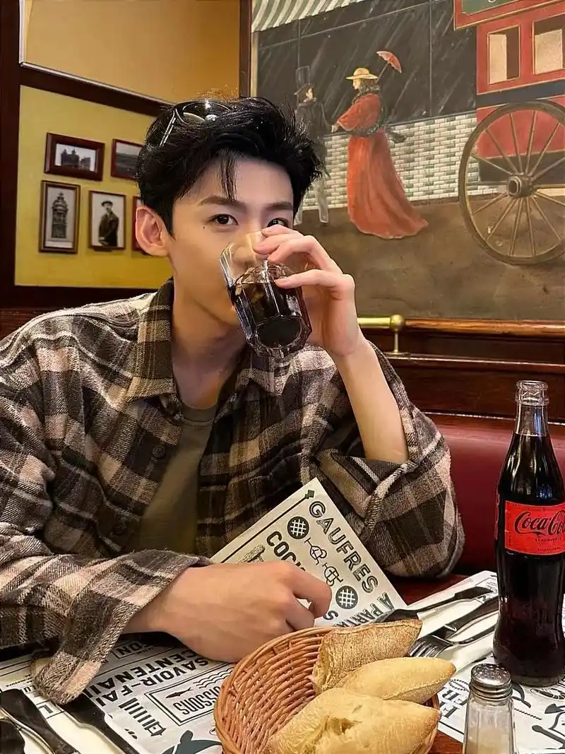 是10.15,是你的30岁,是陪你过的第二个生日,白敬亭生日 - 抖音