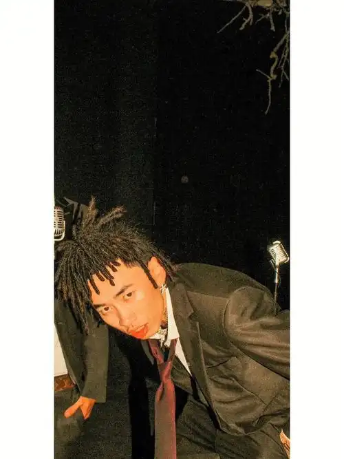 纵容我的人是我 紧逼我的人还是我#嘻哈  #马思唯  #壁纸