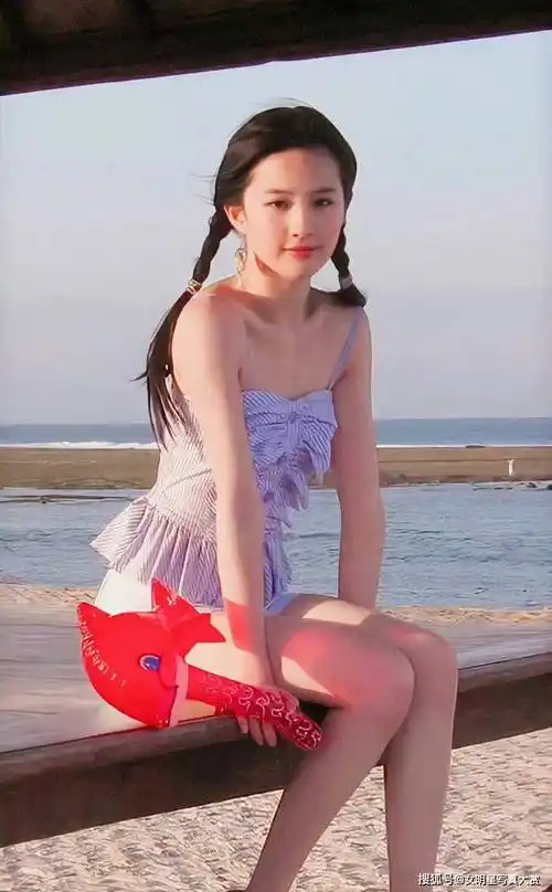 神仙姐姐刘亦菲,不仅有倾城的容貌,演技和身材都相当不错!