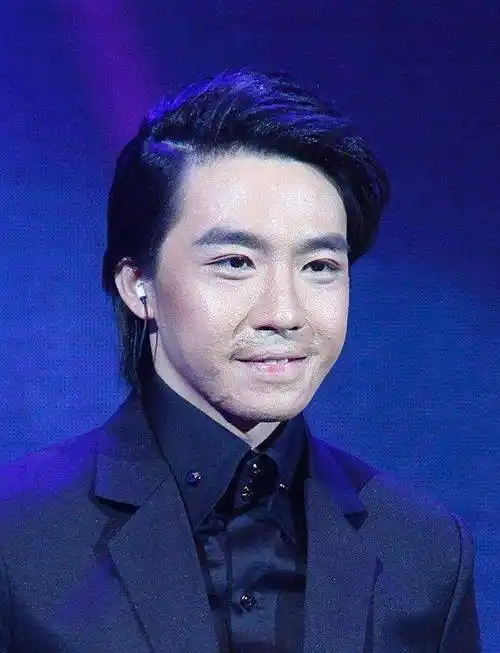 因拍戏意外被火烧伤,导致毁容,失去朋友的俞灏明如今怎么样