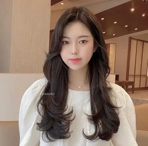 发型别再一成不变了,赶快看看这四种流行发型,让你轻松大变样