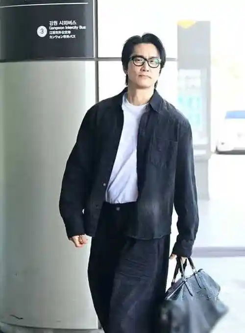 宋承宪法令纹明显刘亦菲冻龄更胜一筹