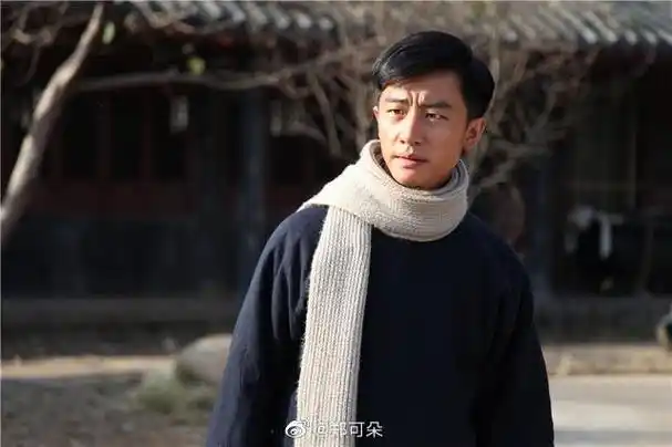 黄轩的在电影《1921》中所饰演的一大代表李达这,完美诠释了心怀理想