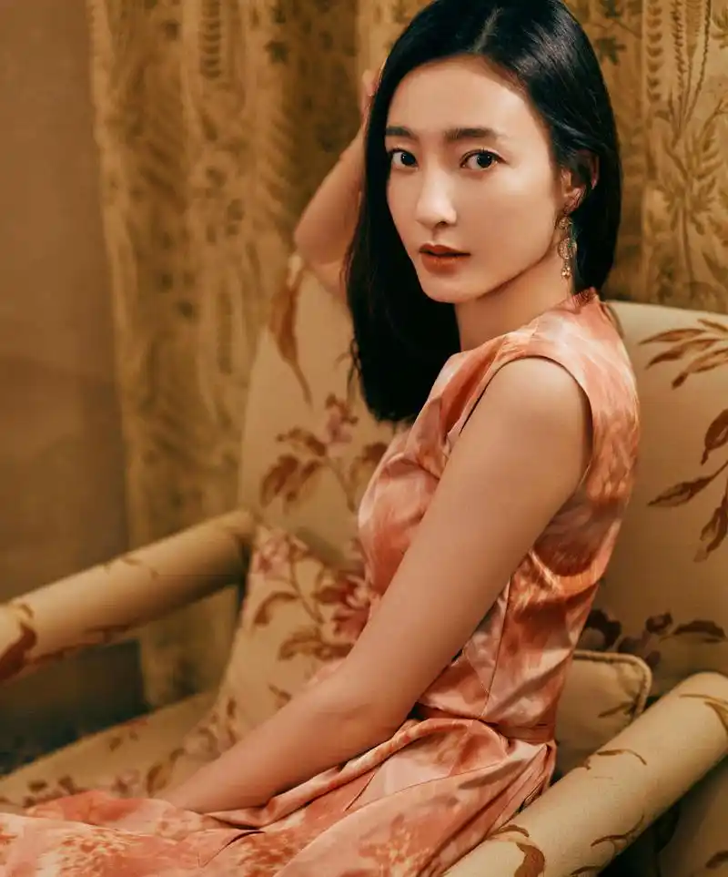 靓丽十足的王丽坤