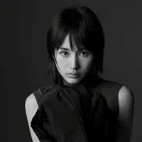 王子文头像图片黑白【点击鼠标右键下载】