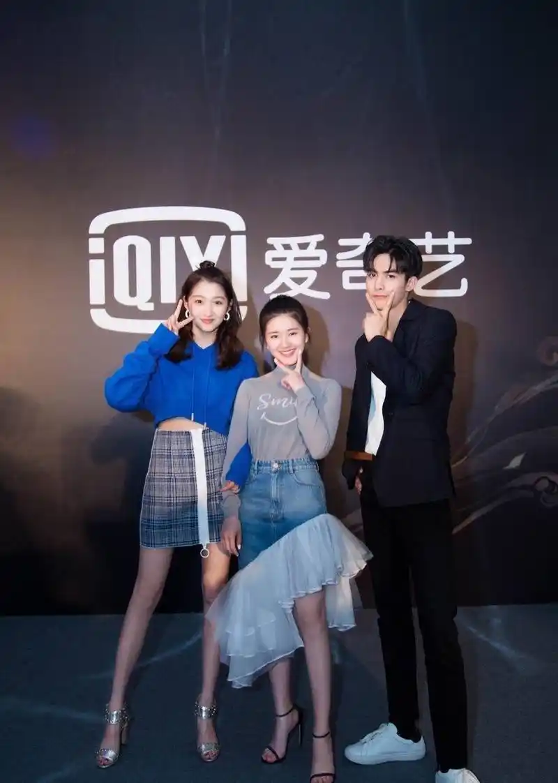 陆剧明星令人惊讶的身材比例9:关晓彤vs.赵露思