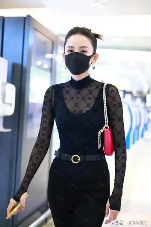 古力娜扎这套薄纱透视造型怎么从后面看怪怪的