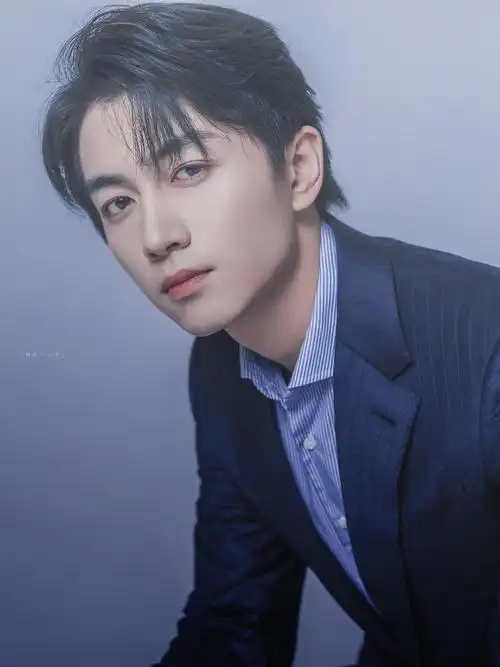 陈晓是不是长的蛮有少年感的长的挺显小的