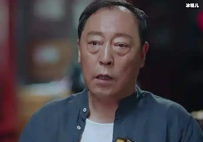 倪大红的眼睛怎么回事倪大红老师作为演艺圈的老戏骨,眼袋对他来说不