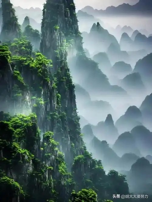 云雾缭绕,山景壮观,美如画卷,一山一景 一天地