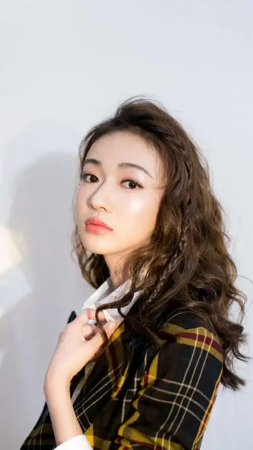 吴谨言甜美俏丽写真手机壁纸