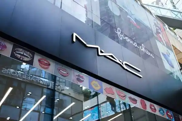 a?c魅可昆明顺城专卖店开业)