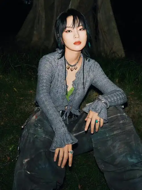 周笔畅戴我们家的戒指太帅啦