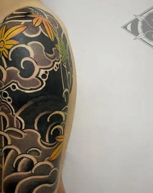 海浪枫叶纹身图片_手臂肩部老传统新传统水浪枫叶岩石纹身图案