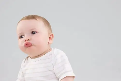 嘟嘴可爱宝宝高清图片图片