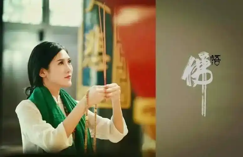 叩拜,不是弯下身体,而是放下傲慢!