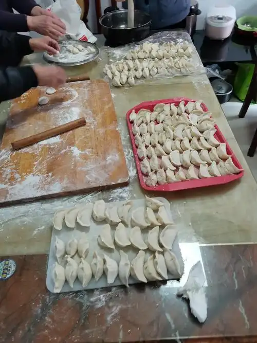 腊八相聚吃饺子