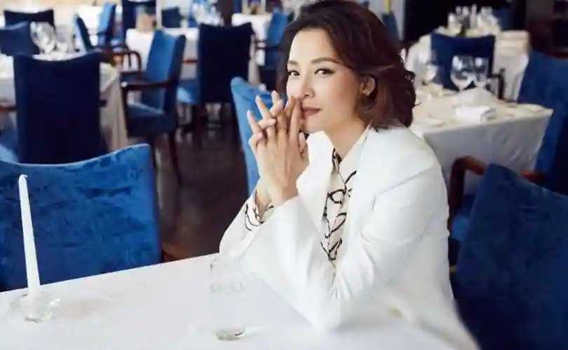 董卿年前短发青涩照曝光,与现在形象大相径庭