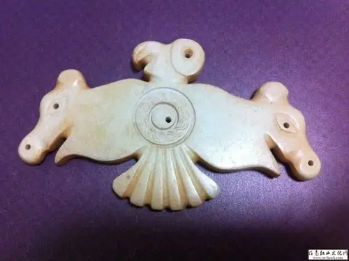 凌家滩文化玉鹰两件