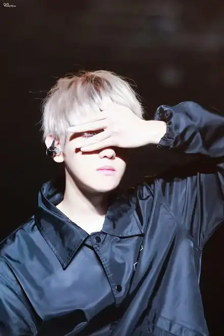 边伯贤银发造型仙气满满,哪一张惊艳到了你