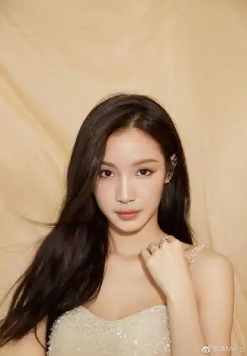 于正为了捧新人演员张南,疑似映射把赵丽颖和陈晓的感情.